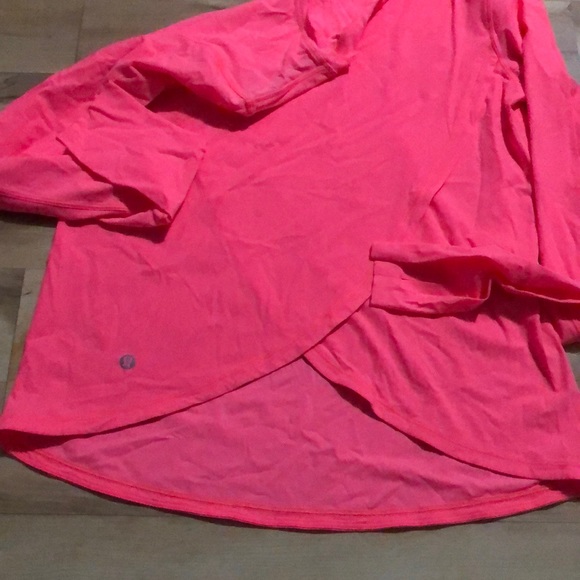 Lululemon active top - Picture 2 of 2